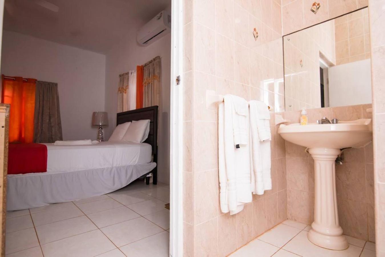 Suzette Guesthouse Accommodations St Mary Bagian luar foto